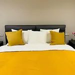 Colorful Apartments L