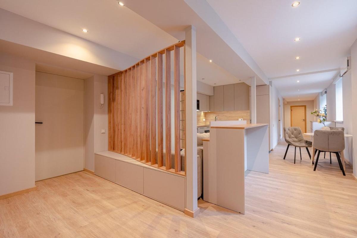 Apartment Colorful L