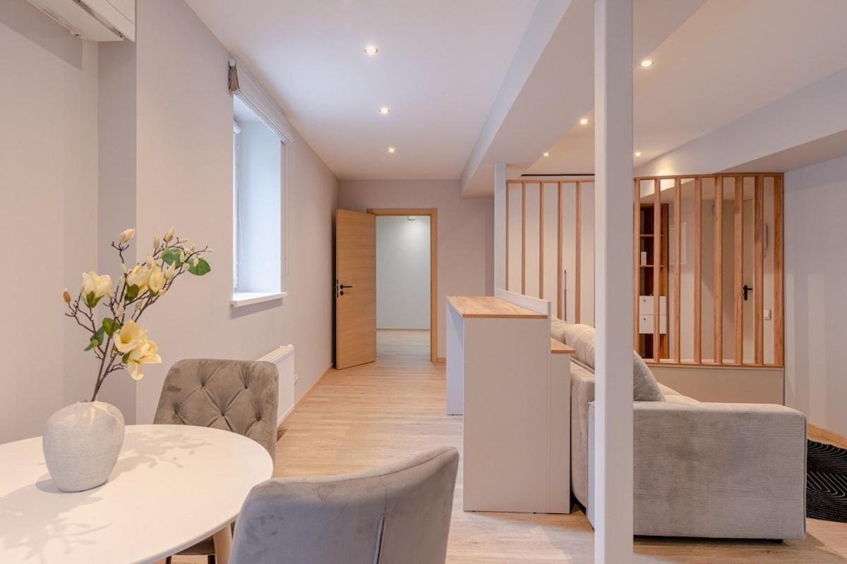 Colorful L Apartment